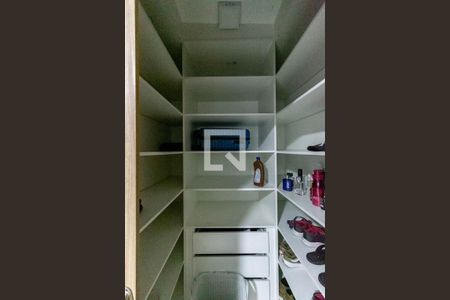 Closet de casa para alugar com 3 quartos, 190m² em Itapoã, Belo Horizonte