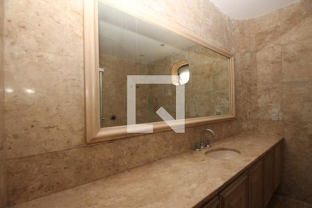 Apartamento para alugar com 355m², 4 quartos e 3 vagasBanheiro 2