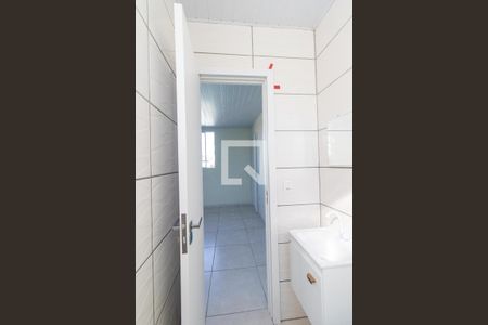 Banheiro Social de kitnet/studio para alugar com 1 quarto, 22m² em Cidade Industrial de Curitiba, Curitiba