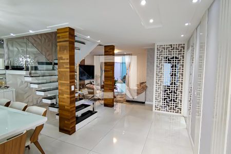 Sala de casa de condomínio à venda com 4 quartos, 350m² em Taquara, Rio de Janeiro