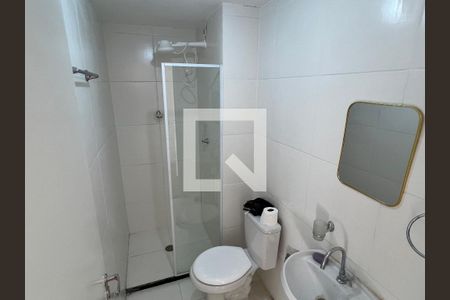 Banheiro de apartamento para alugar com 1 quarto, 24m² em Jardim Prudência, São Paulo