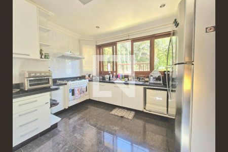 Casa à venda com 1320m², 5 quartos e 4 vagas Casa à venda com 1320m², 5 quartos e 4 vagasCozinha - Armários