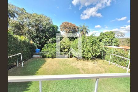 Casa à venda com 1320m², 5 quartos e 4 vagas Casa à venda com 1320m², 5 quartos e 4 vagasCampo de futebol e pomar