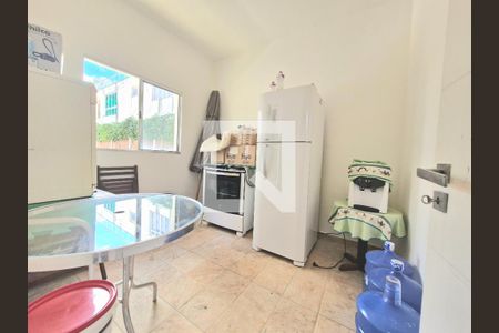 Casa à venda com 1320m², 5 quartos e 4 vagas Casa à venda com 1320m², 5 quartos e 4 vagasCozinha externa