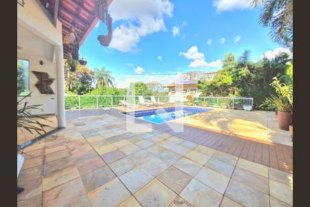 Casa à venda com 1320m², 5 quartos e 4 vagas Casa à venda com 1320m², 5 quartos e 4 vagasÁrea comum - Piscina