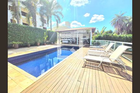 Casa à venda com 1320m², 5 quartos e 4 vagas Casa à venda com 1320m², 5 quartos e 4 vagasÁrea comum - Piscina