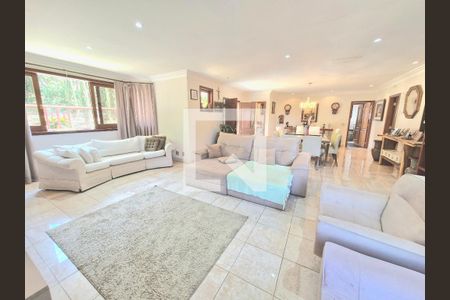 Casa à venda com 1320m², 5 quartos e 4 vagas Casa à venda com 1320m², 5 quartos e 4 vagasDetalhe da sala