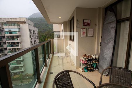 Apartamento à venda com 66m², 2 quartos e 1 vaga Apartamento à venda com 66m², 2 quartos e 1 vagaVaranda