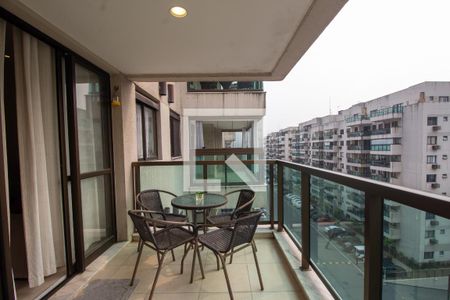 Apartamento à venda com 66m², 2 quartos e 1 vaga Apartamento à venda com 66m², 2 quartos e 1 vagaVaranda