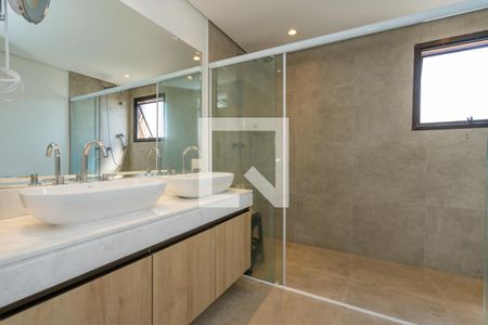 Apartamento à venda com 193m², 3 quartos e 4 vagasBanheiro da Suíte 1