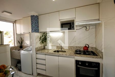Cozinha de apartamento à venda com 2 quartos, 56m² em Pompéia, Belo Horizonte