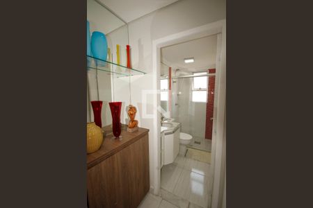 Banheiro 1 de apartamento à venda com 2 quartos, 56m² em Pompéia, Belo Horizonte