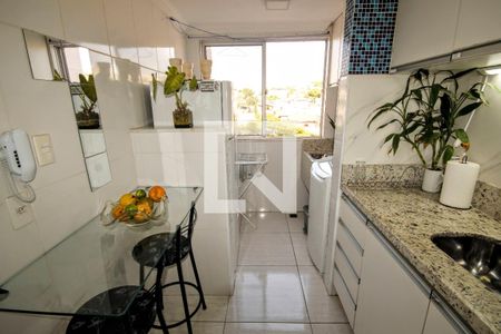 Cozinha de apartamento à venda com 2 quartos, 56m² em Pompéia, Belo Horizonte