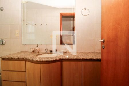 Banheiro de apartamento para alugar com 1 quarto, 46m² em Funcionários, Belo Horizonte