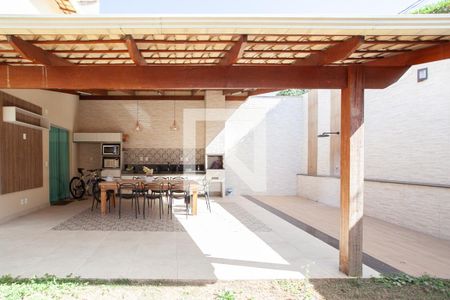 Casa à venda com 180m², 3 quartos e 4 vagasEspaço Gourmet