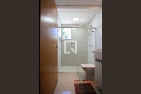 Casa à venda com 180m², 3 quartos e 4 vagasBanheiro da Suíte