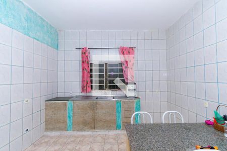 Casa para alugar com 100m², 2 quartos e 2 vagasCozinha