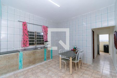 Casa para alugar com 100m², 2 quartos e 2 vagasCozinha