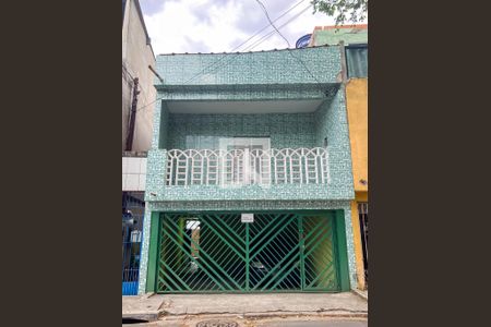 Casa para alugar com 100m², 2 quartos e 2 vagasFachada