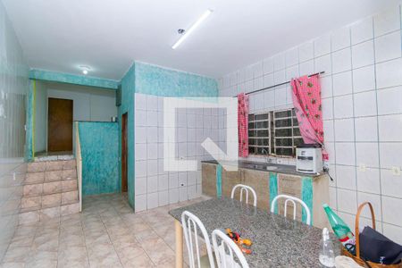 Casa para alugar com 100m², 2 quartos e 2 vagasCozinha