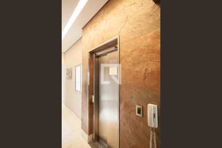 Apartamento à venda com 70m², 2 quartos e 1 vaga Apartamento à venda com 70m², 2 quartos e 1 vagaElevador