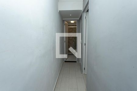 Corredor  de apartamento para alugar com 2 quartos, 45m² em Canhema, Diadema