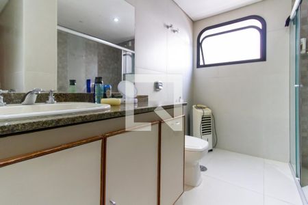 Apartamento à venda com 186m², 4 quartos e 3 vagasBanheiro da Suíte 1