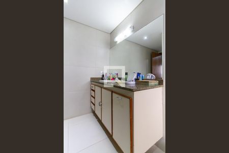 Apartamento à venda com 186m², 4 quartos e 3 vagasBanheiro da Suíte 1