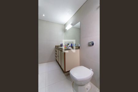 Apartamento à venda com 186m², 4 quartos e 3 vagasBanheiro da Suíte 1