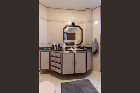 Apartamento à venda com 186m², 4 quartos e 3 vagasBanheiro da Suíte 2