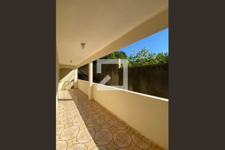 Casa à venda com 425m², 2 quartos e 3 vagas Casa à venda com 425m², 2 quartos e 3 vagasVaranda