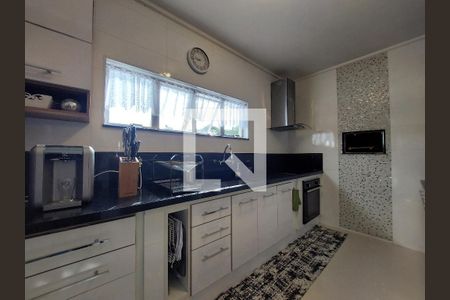 Casa à venda com 225m², 3 quartos e 2 vagasCozinha