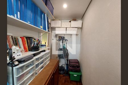 Casa à venda com 225m², 3 quartos e 2 vagasEscritório