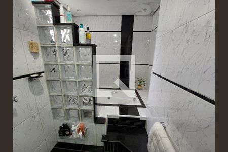 Casa à venda com 225m², 3 quartos e 2 vagasBanheira - Banheiro 1
