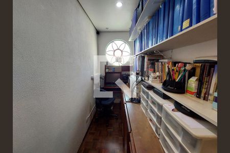 Casa à venda com 225m², 3 quartos e 2 vagasEscritório