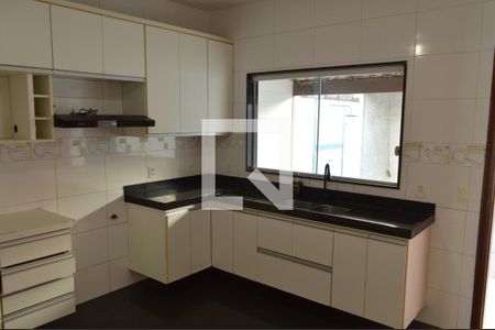 Casa para alugar com 180m², 3 quartos e 2 vagasCozinha