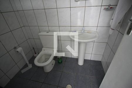 Casa à venda com 200m², 2 quartos e 2 vagasBanheiro da Suíte 2