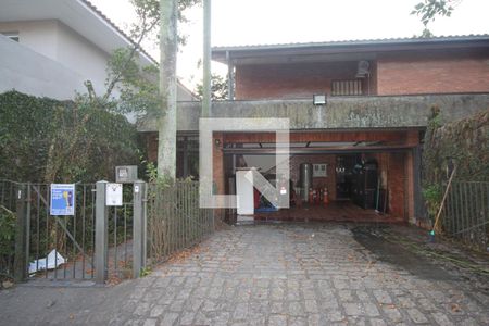 Casa para alugar com 500m², 6 quartos e 4 vagasFachada