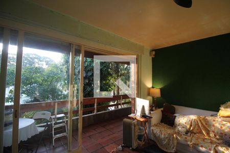 Casa para alugar com 500m², 6 quartos e 4 vagasSala de TV