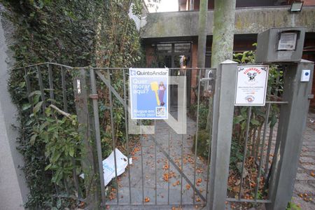 Casa para alugar com 500m², 6 quartos e 4 vagasPlaquinha