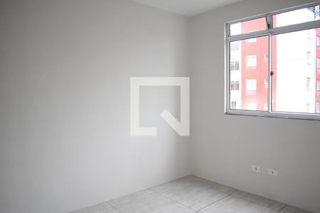 Quarto 1 de apartamento para alugar com 2 quartos, 48m² em Tatuquara, Curitiba