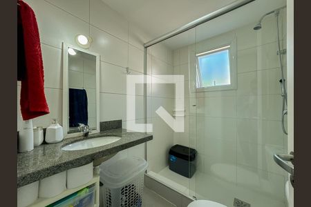 Banheiro da Suíte de apartamento para alugar com 2 quartos, 72m² em Independência, Porto Alegre