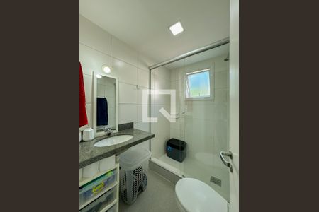 Banheiro da Suíte de apartamento para alugar com 2 quartos, 72m² em Independência, Porto Alegre
