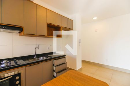 Sala/Cozinha de apartamento para alugar com 1 quarto, 54m² em Vila Azevedo, São Paulo