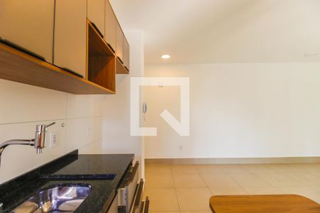 Sala/Cozinha de apartamento para alugar com 1 quarto, 54m² em Vila Azevedo, São Paulo
