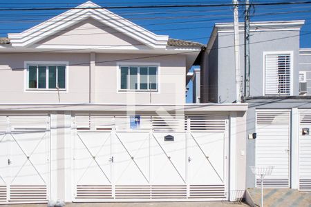 Casa para alugar com 76m², 2 quartos e 1 vaga Casa para alugar com 76m², 2 quartos e 1 vagaFachada