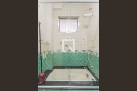 Banheiro de apartamento para alugar com 1 quarto, 41m² em Tristeza, Porto Alegre