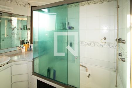 Apartamento à venda com 330m², 3 quartos e 2 vagas Apartamento à venda com 330m², 3 quartos e 2 vagasBanheiro da suite