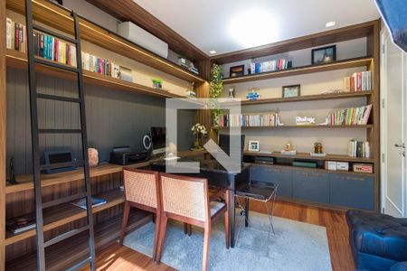 Casa de condomínio à venda com 1314m², 4 quartos e 10 vagas Casa de condomínio à venda com 1314m², 4 quartos e 10 vagasEscritório