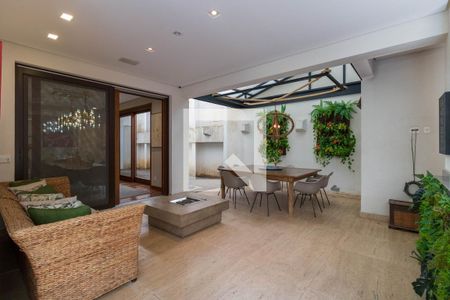 Casa de condomínio à venda com 1314m², 4 quartos e 10 vagas Casa de condomínio à venda com 1314m², 4 quartos e 10 vagasÁrea comum